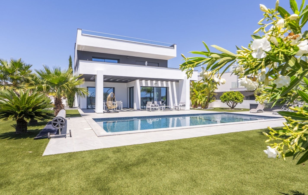 PARIS ANNECY l'Agence immobiliere : Maison / Villa | PERA (8365-204) | 230 m2 | 1 522 000 € 