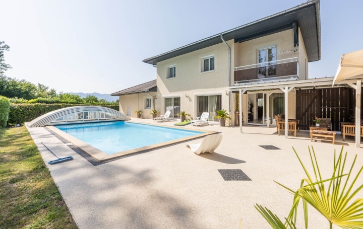 Villa   MOUXY  185 m2 820 000 € 